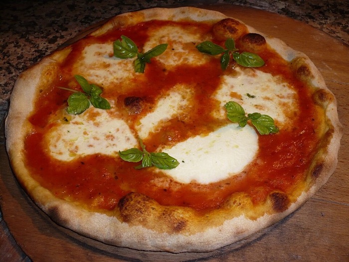 Une pizza